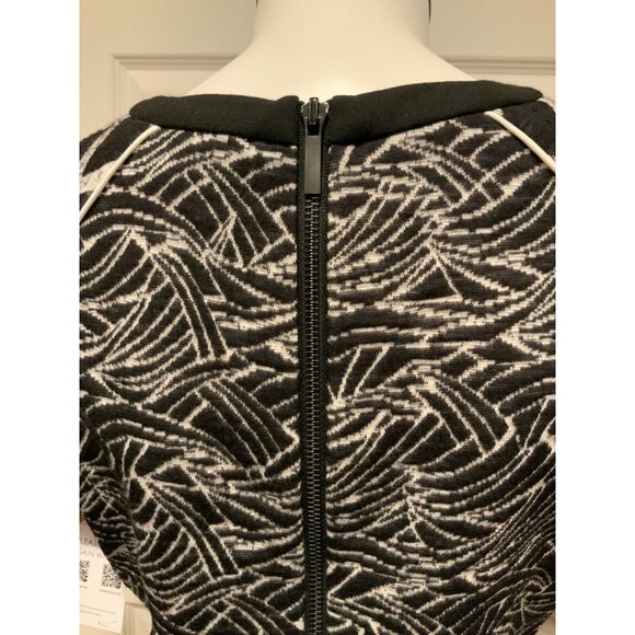 Elizabeth and James Black & White Geometric Dress W/ Short Sleeves, Size Large - Picture 6 of 7